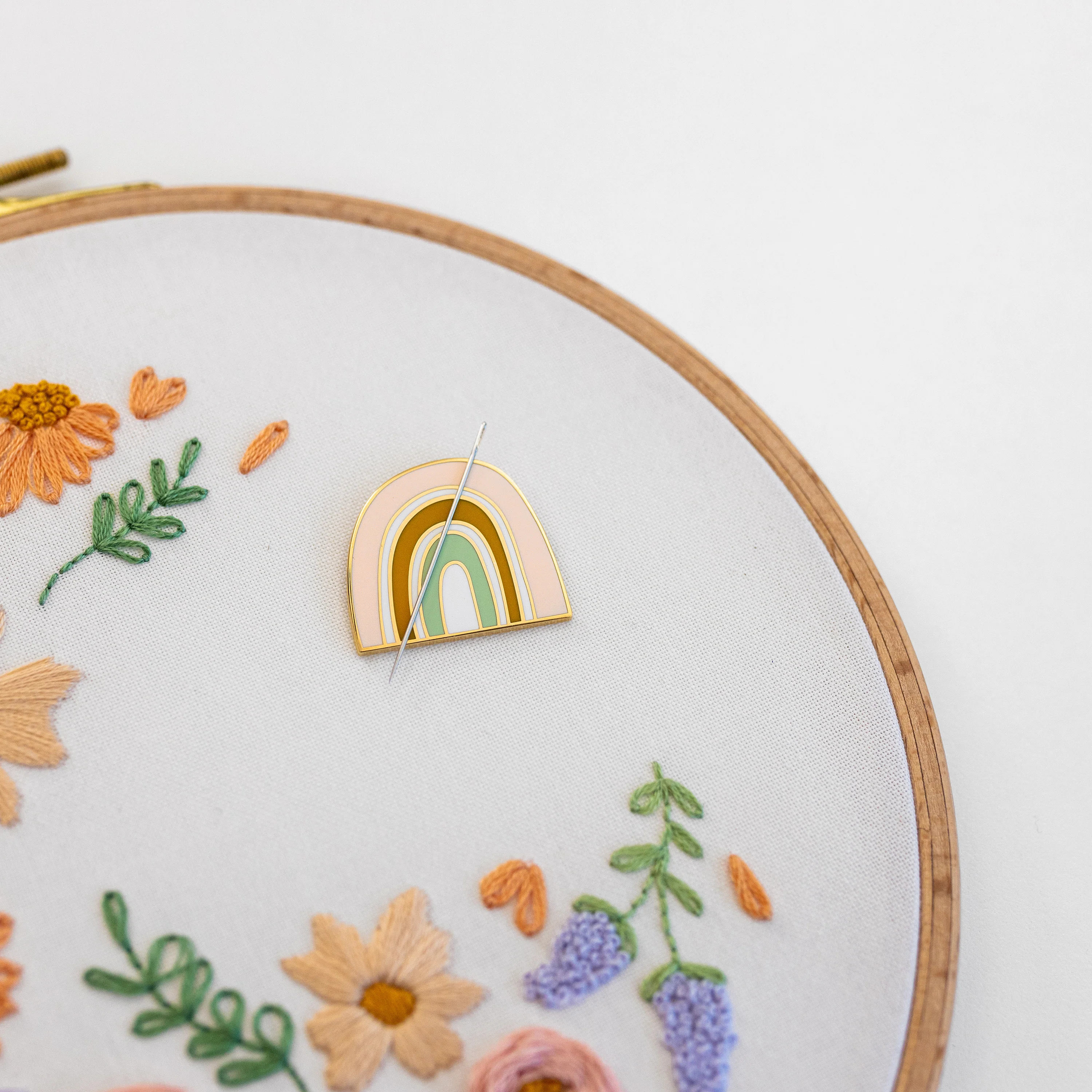 Rainbow Magnetic Needle Minder - Image 7