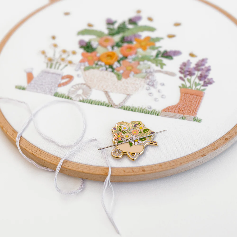 Spring Wheelbarrow Magnetic Needle Minder - Image 6